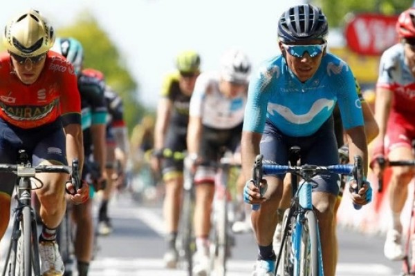 Nairo Quintana con toda en la montaña del Tour