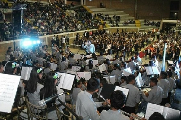En todo un éxito se convirtió el lanzamiento de la Orquesta Sinfónica Juvenil De Pitalito en el bicentenario.