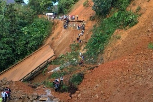 Desde las 4:00 de la mañana se habilitó la vía que comunica al Huila con el Caquetá