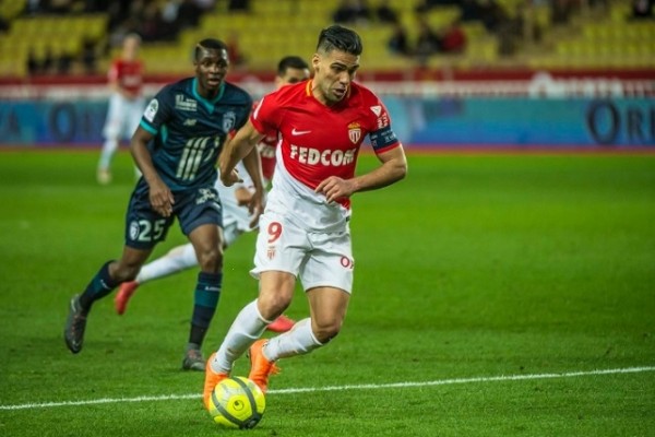 El Fútbol abriría nuevas puertas para Radamel Falcao García