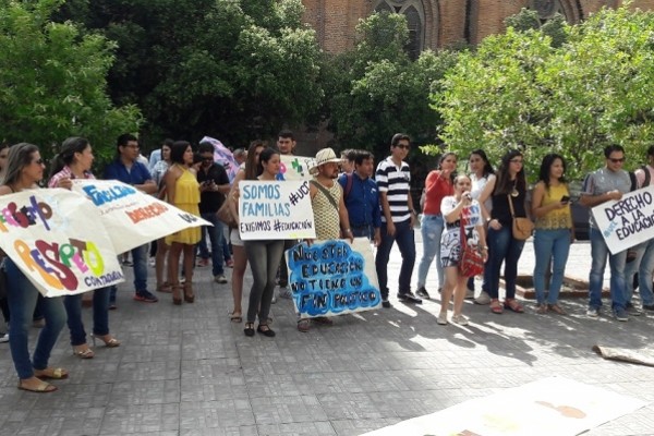 Estudiantes de la Universidad Cooperativa protestaron frente al Palacio de Justicia