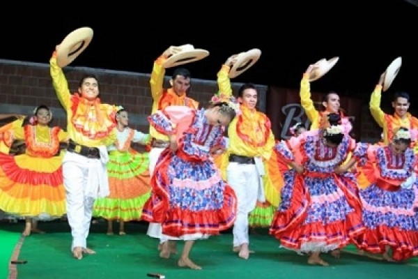 Continúan las Rondas Sampedrinas, ésta vez Guacirco y Bosques de San Luis recibieron el jolgorio.