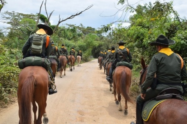 Policía desarrolla la ruta carabinera, juntos por el campo, llegaron al centro poblado Polonia del municipio de Villavieja.