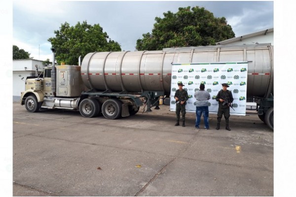 Una tractomula con 10 mil galones de químicos fue incautada en Neiva