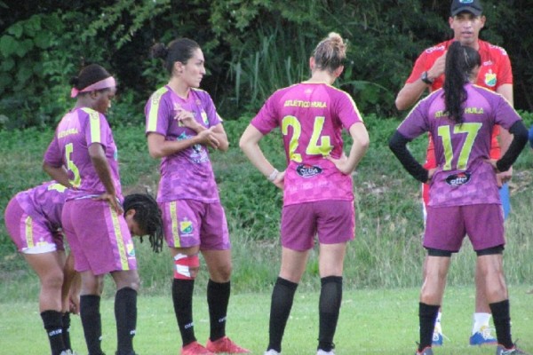 Huila Femenino de gira futbolística por Medellín