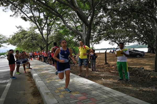Vibrante tercera Copa de triatlón
