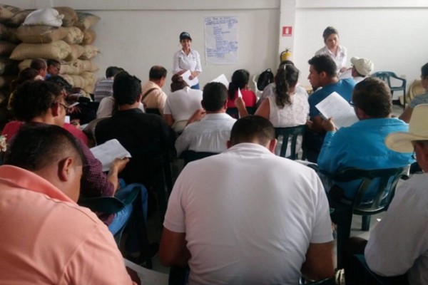 Se fortalece organización de productores del campo en el Huila