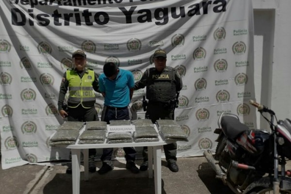 Asegurado sujeto que transportaba 10 kilos de marihuana en una moto
