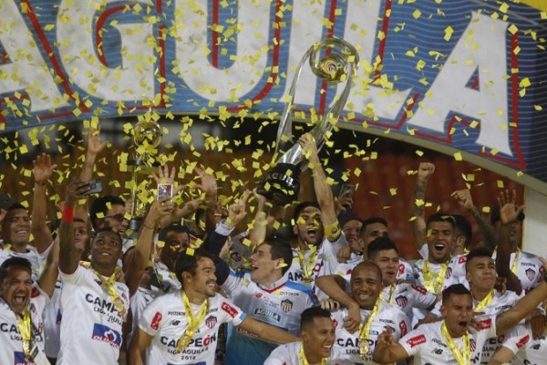 El 'tiburón' tiene la octava estrella: Junior es el campeón del fútbol colombiano.