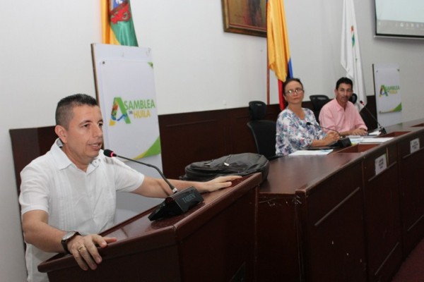 Asamblea del Huila también se pone la camiseta por la carretera La Plata – Belén