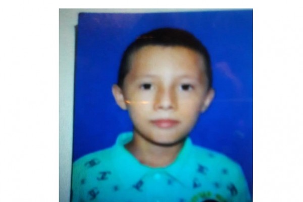 La familia y la policía buscan menor desaparecido