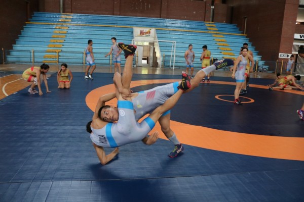 Liga huilense de Lucha estrena Tatami