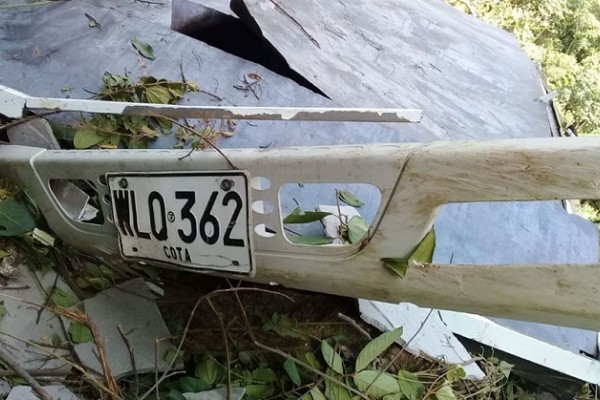 Camión con sus ocupantes cayó a un abismo