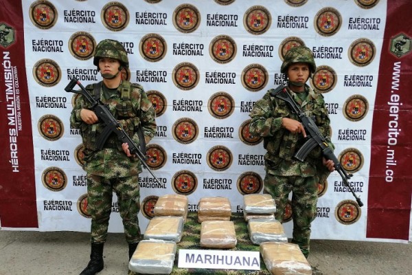 En el municipio de Isnos traficantes abandonaron 12 kilos de marihuana