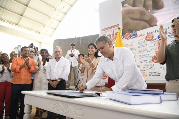 Grandes empresas podrán pagar impuestos en obras públicas