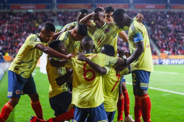 Con goleada la Selección Colombiana de futbol pasó a octavos