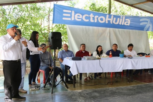 En Villavieja ahora iluminan sus casas con energía solar