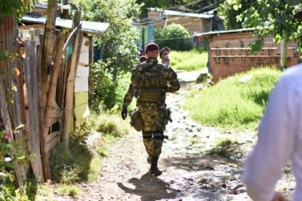 Continúa el escándalo en las Fuerzas Militares