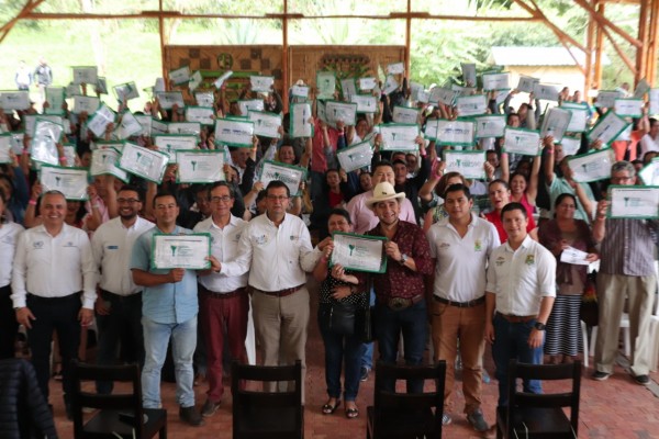 Productores agropecuarios recibieron titulo de propiedad rural
