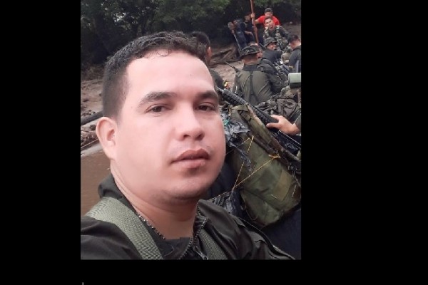 Policía capturado por abusar de una niña