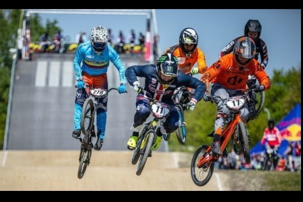 Equipo colombiano de BMX en Copa Mundial de Argentina