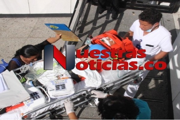 Mientras arreglaba un daño en el tejado, cayó al vació