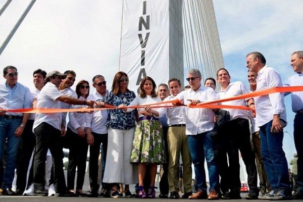 Presidente inauguró el nuevo Puente Pumarejo