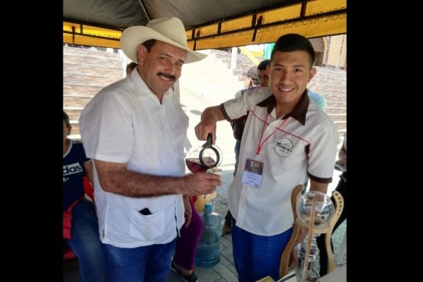 Feria agroartesanal y ambiental en Acevedo