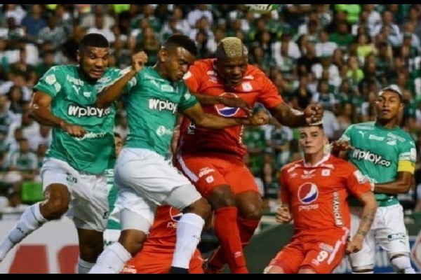 Fútbol colombiano podría regresar en abril a puertas cerradas