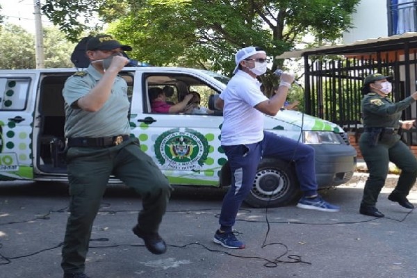 Policía Metropolitana, lidera jornada de aeróbicos por comunas en Neiva