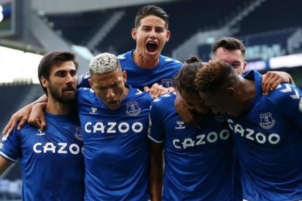 James, como el mejor jugador de la cancha en su debut frente al Tottenham