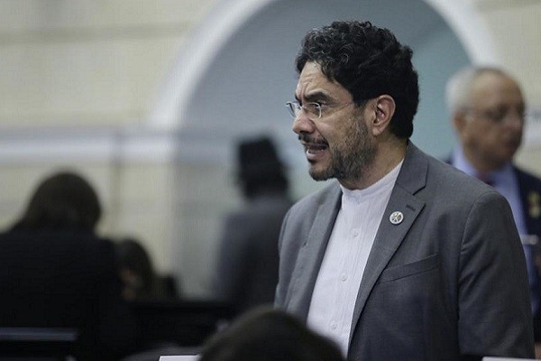 Gobierno estaría a punto de declarar conmoción interior, asegura la oposición.