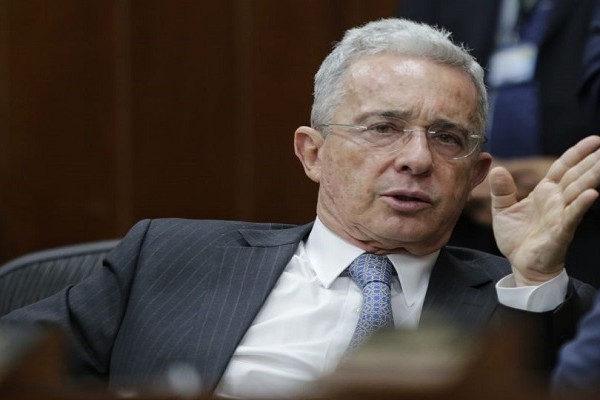 Álvaro Uribe propone reformas a los contratos de aprendizaje