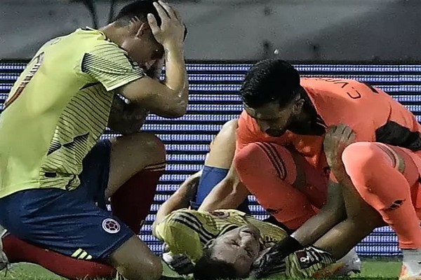 Santiago Arias será trasladado a Madrid España tras Fractura de peroné