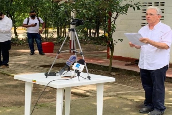 Polémico regreso de Álvaro Uribe a la libertad