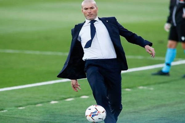 Zidane, entre Cristiano y "Mou"