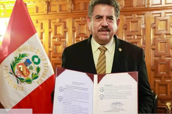 Manuel Merino asumió cargo como Presidente interino