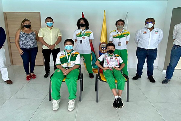 Karatekas huilenses obtuvieron oro, plata y bronce