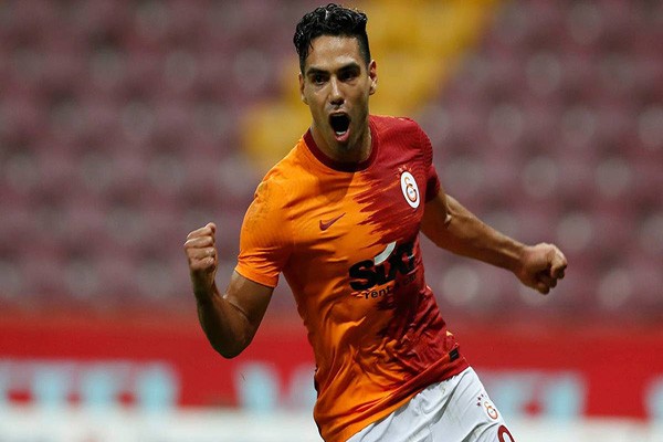Pese a las lesiones, Falcao ya le pidió al Galatasaray estar en el clásico turco