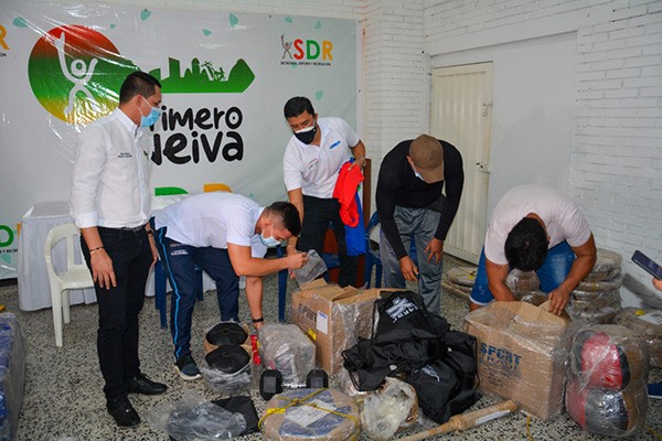Ministerio del Deporte entregó dotación a Clubes de Lucha de Neiva
