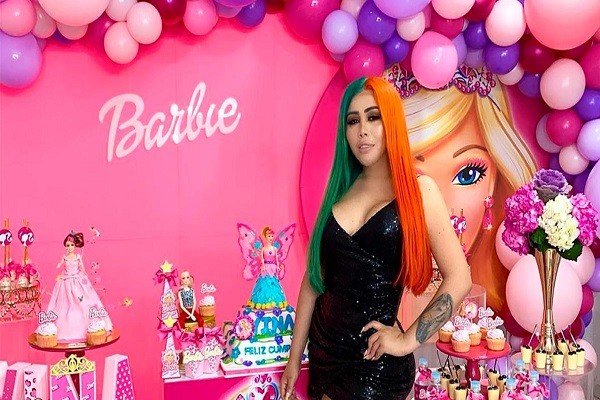 Acusan a Yina Calderón de quedarse con unas barbies