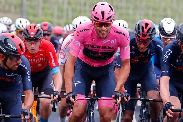 Fernando Gaviria, se destaca como el mejor en la quinta etapa del Giro de Italia