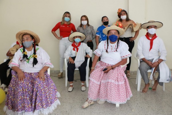 Adultos mayores disfrutaron de Sampedrito