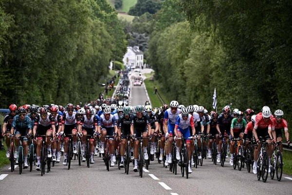 Descontento de los colombianos en el inicio de la cuarta etapa por violentas caídas en el Tour de Francia