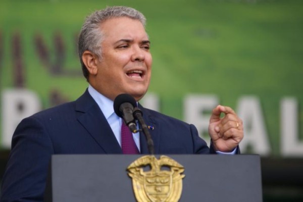 Duque reitera que la Policía seguirá en Mindefensa