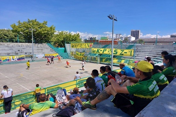 Barrismo social protagonista en campeonato fútbol