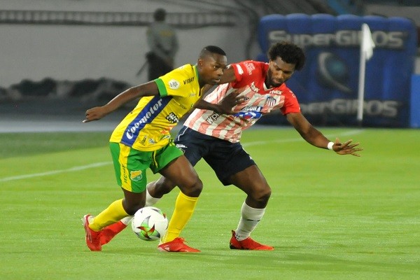 Atlético Huila goleado y más cerca de la B