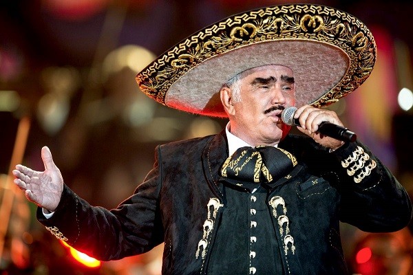 Hijo de Vicente Fernández desmiente la muerte cerebral