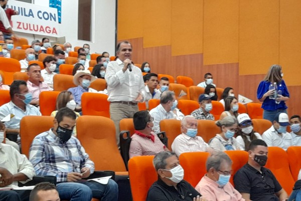 La visita relámpago de Oscar Iván Zuluaga