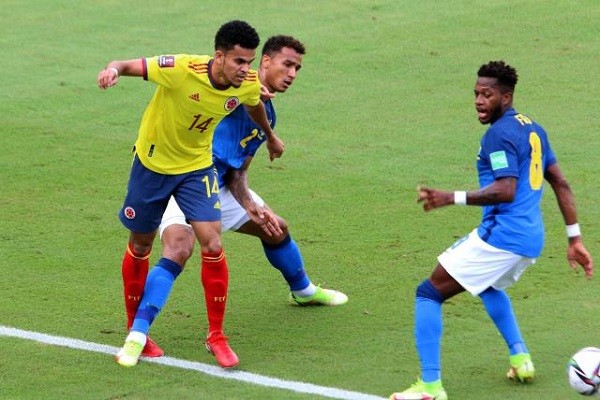 Colombia se complicó en la clasificatoria, perdió ante Brasil